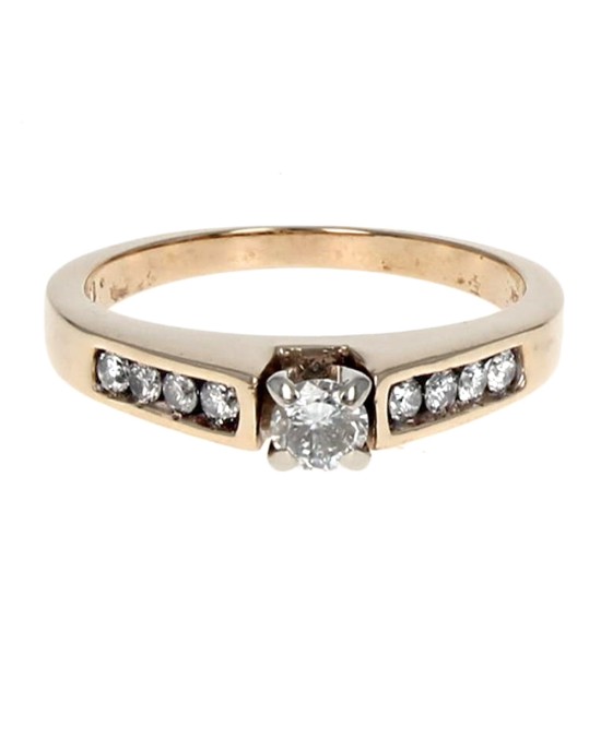 Diamond Engagement Ring in Yellow Gold